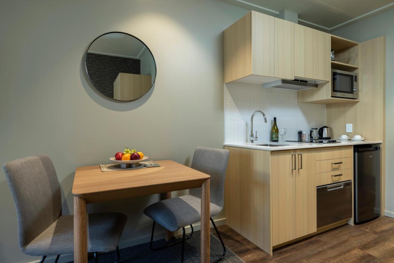 Quest 256 Lambton Hotel Уелингтън Екстериор снимка