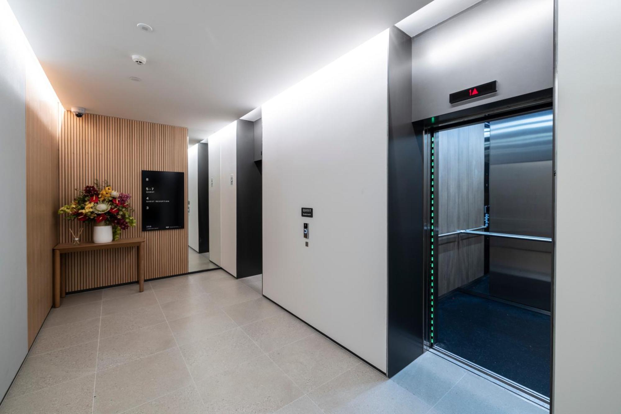 Quest 256 Lambton Hotel Уелингтън Екстериор снимка